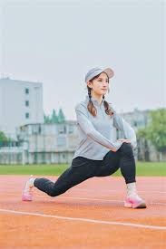 哈兰德本赛季出战20场中18场破门进32球，仅维拉、热刺对其零封